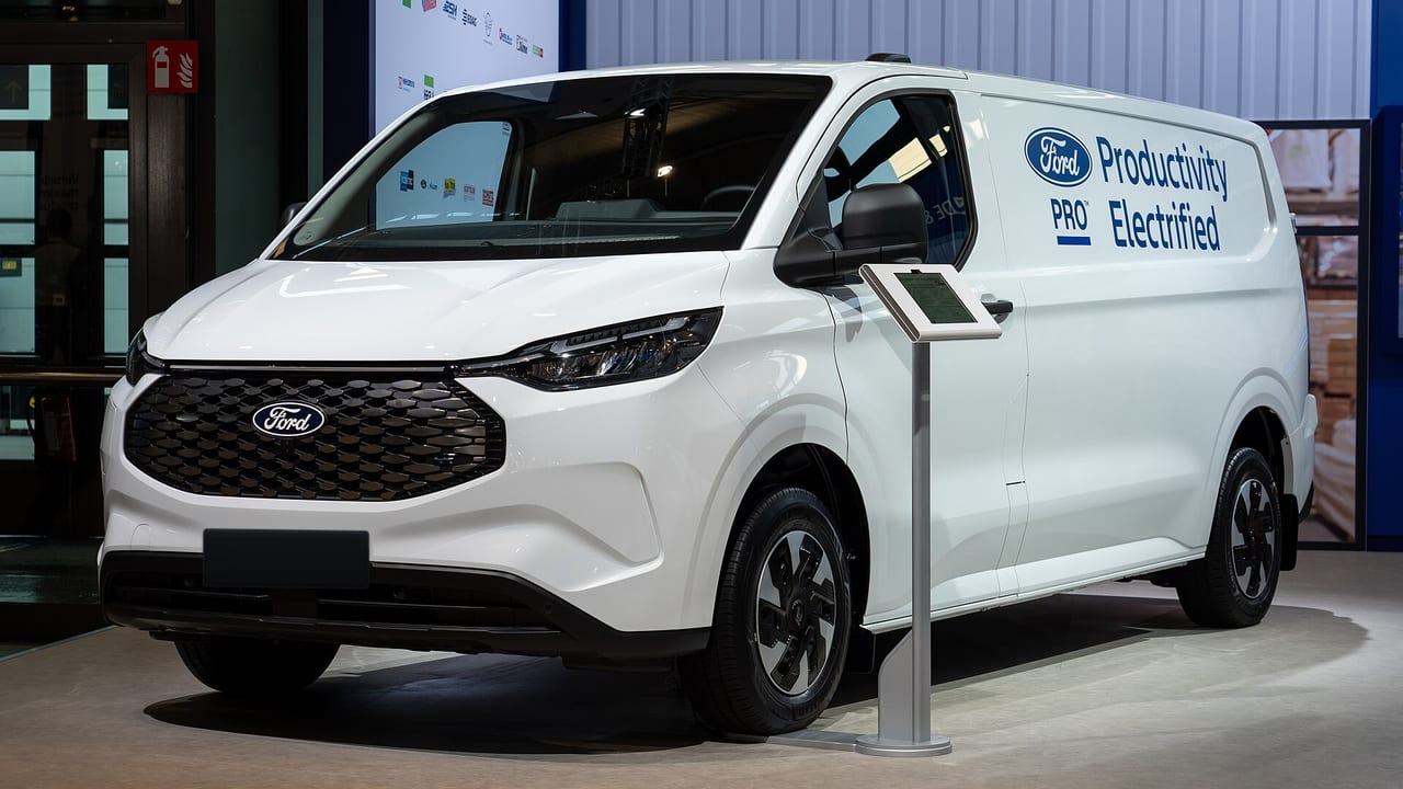 Ford E-Transit Custom 340 L2H1 Limited 71 kWh trekhaak