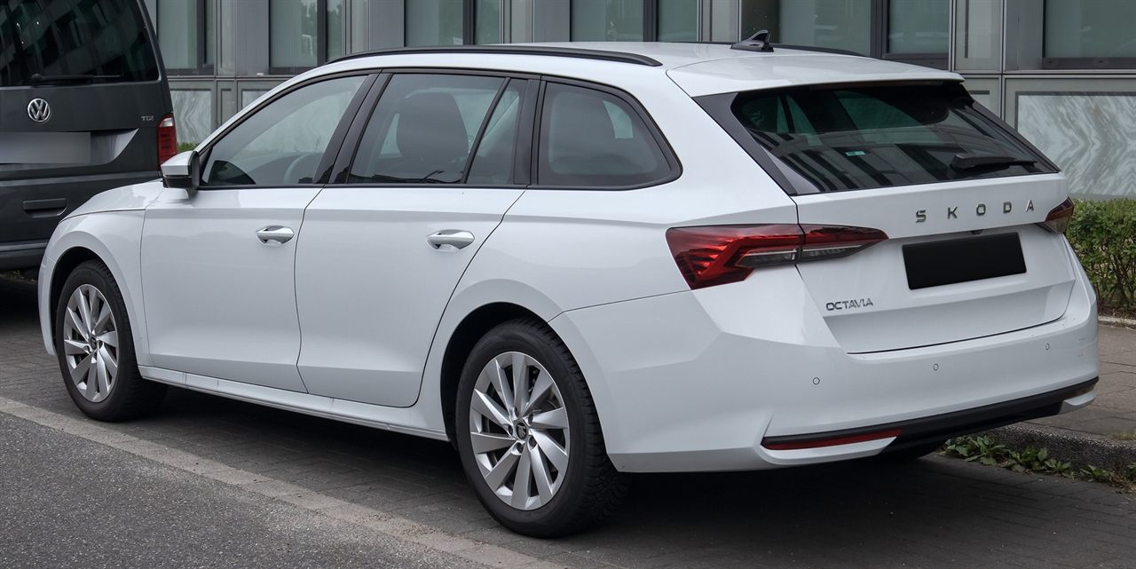 Škoda Octavia Combi 1.4 TSI iV 204 pk (150 kW), foto 2 (achterkant, wit)