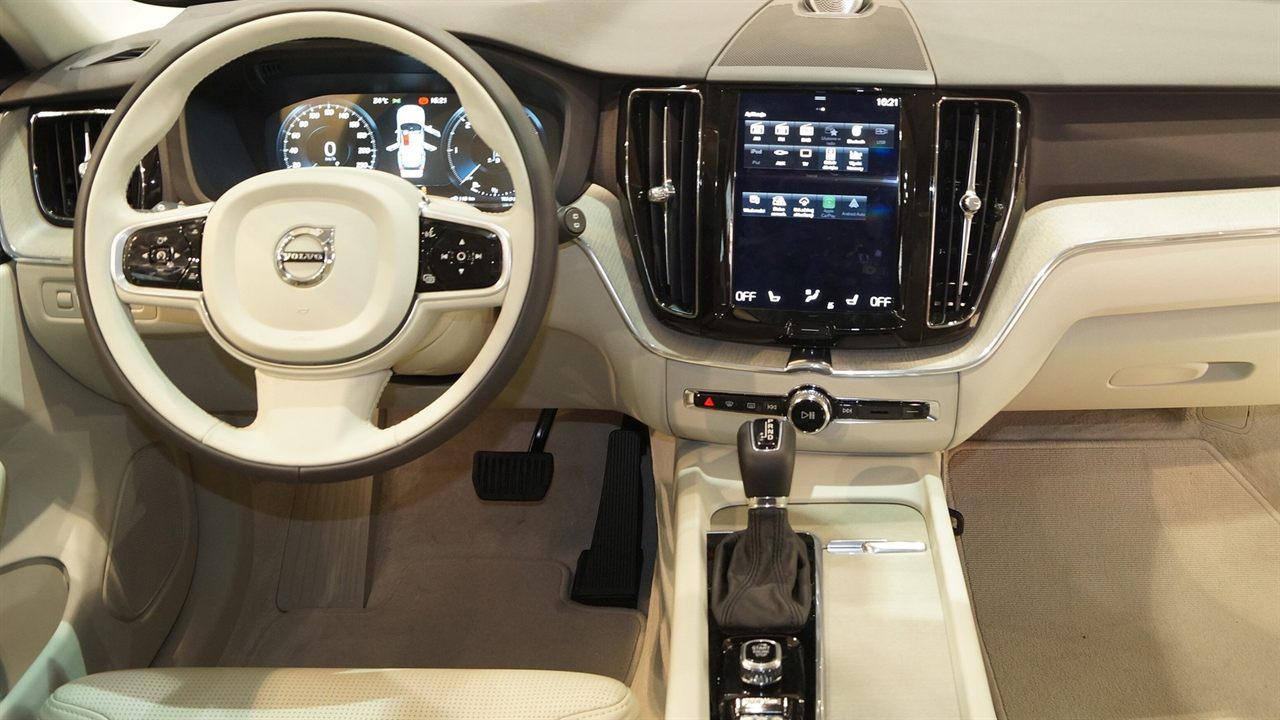 Volvo XC60 Recharge T6 AWD (accu 11,6 kWh), foto 4 (interieur)