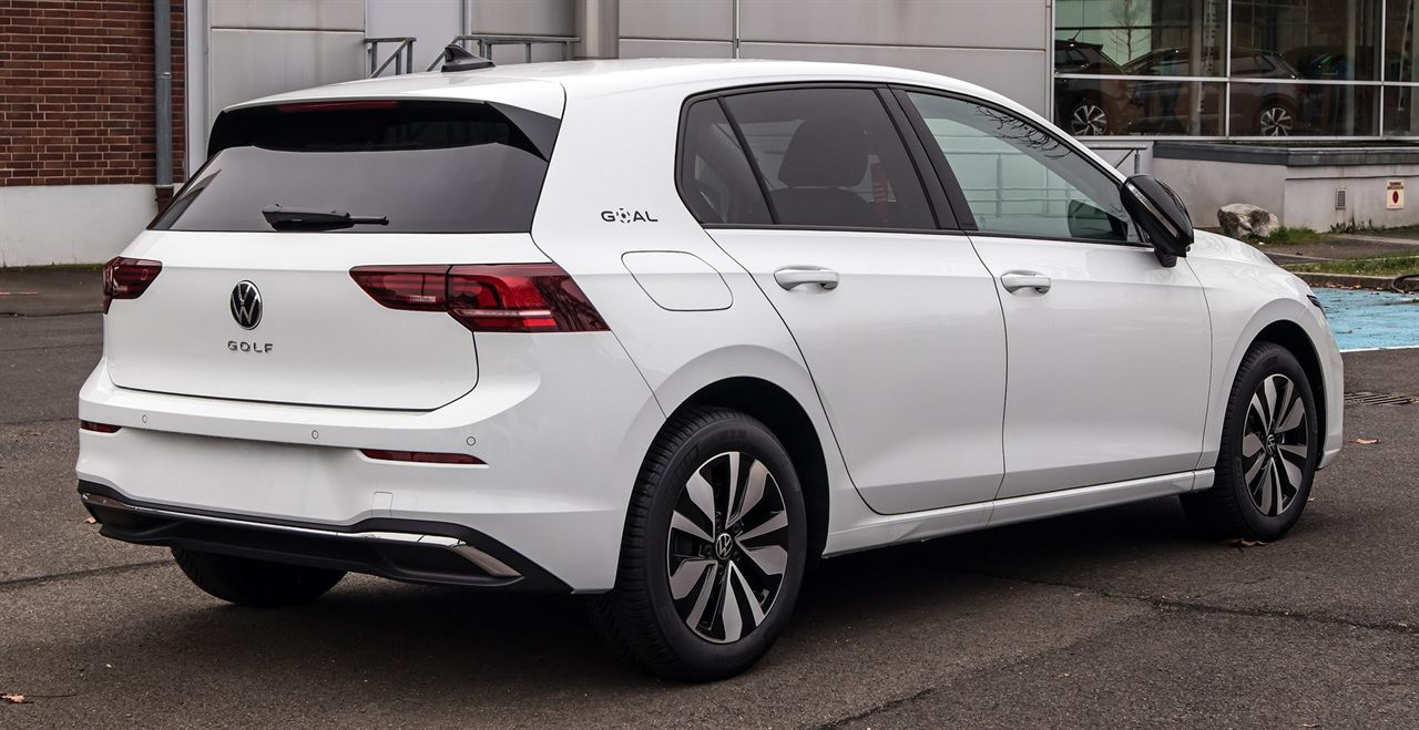 Volkswagen Golf 1.4 eHybrid 204 pk (150 kW), foto 3 (achterkant, wit)