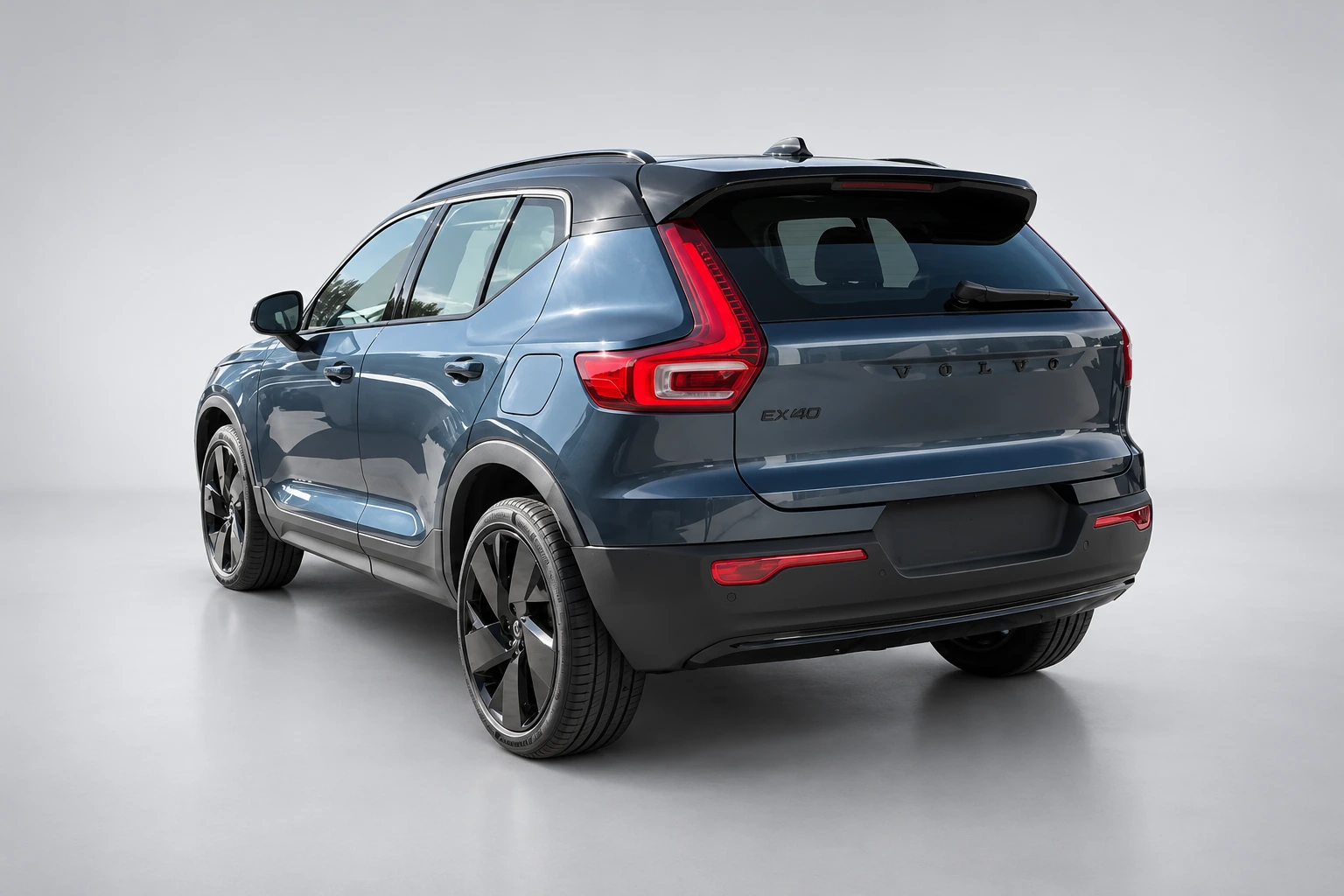 Volvo EX40 Single Motor Plus Europa Black Edition 70 kWh, foto 3