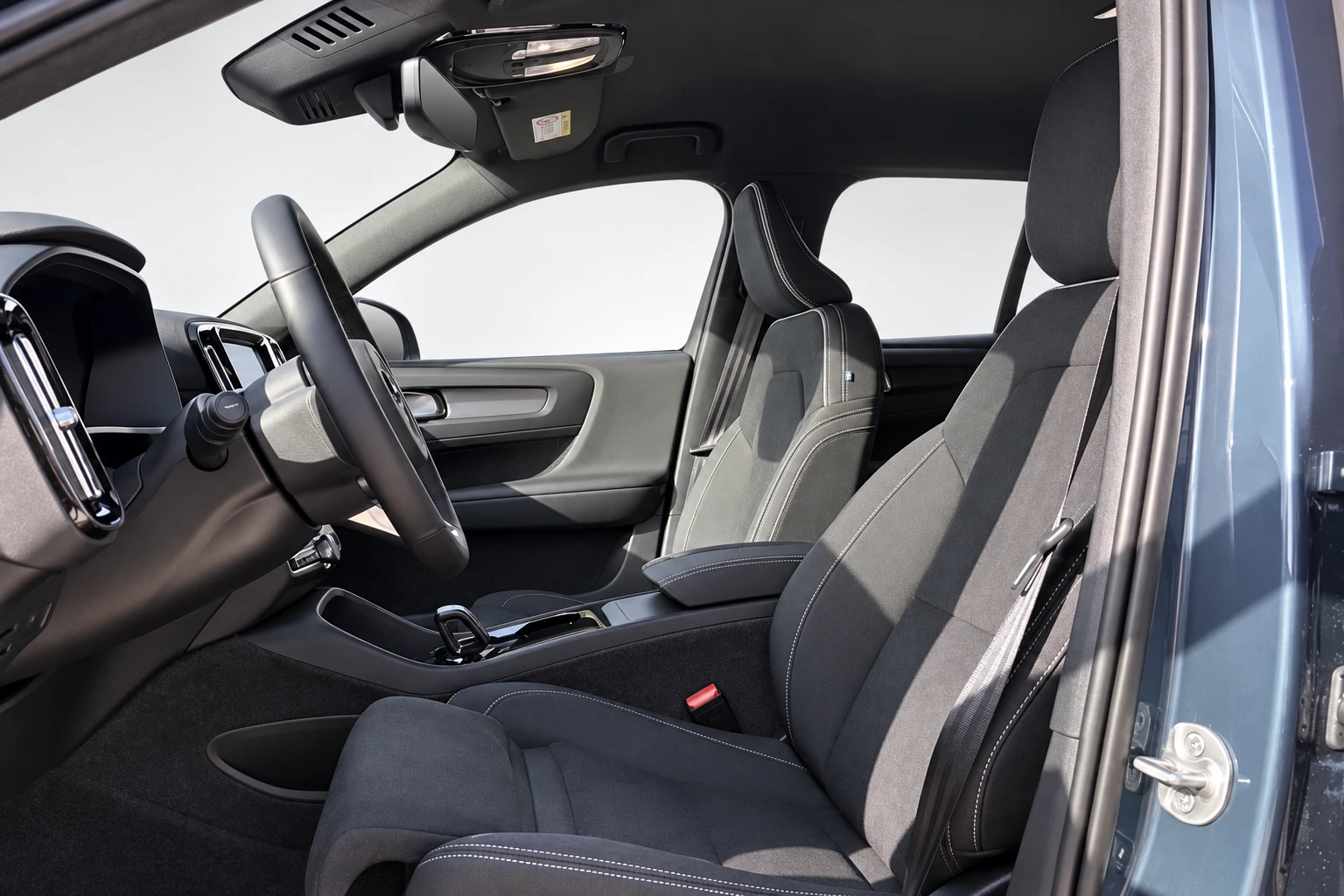 Volvo EX40 Single Motor Plus Europa Black Edition 70 kWh, foto 4