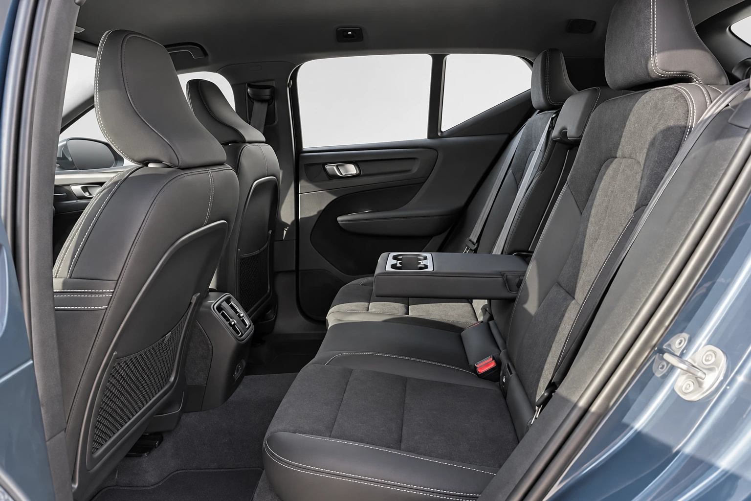 Volvo EX40 Single Motor Plus Europa Black Edition 70 kWh, foto 5