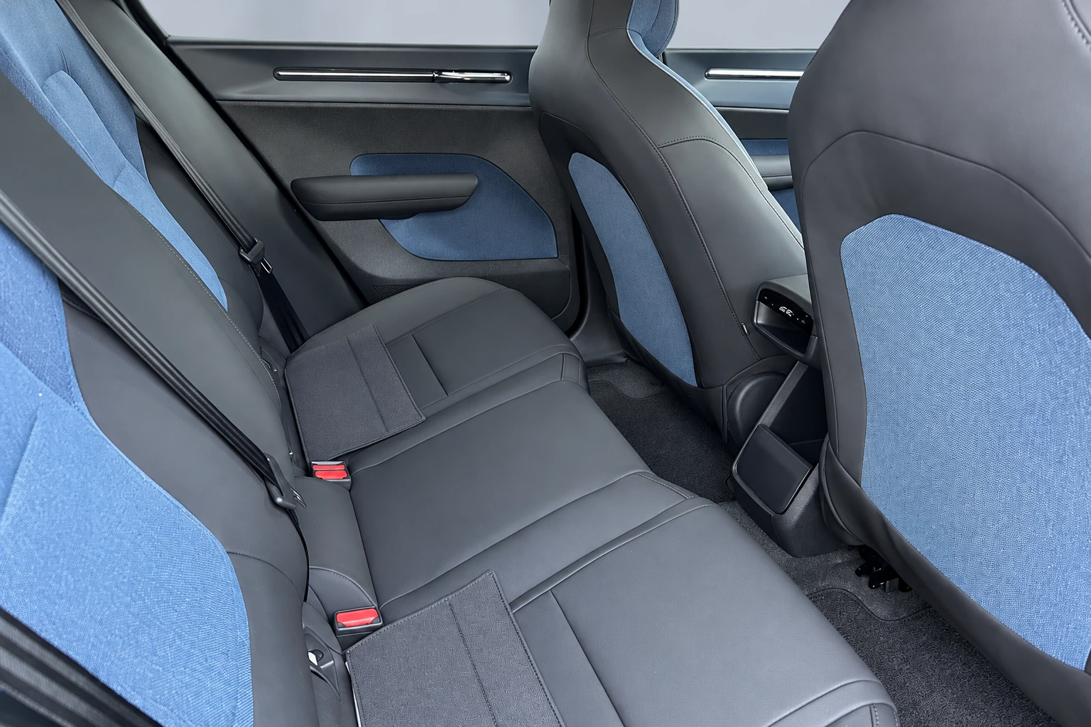 Volvo EX30 P5 Long Range Plus Europa 69 kWh, foto 5